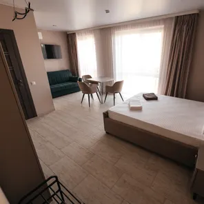 Трёхместный "ЛЮКС" с панорамным видом на море №13